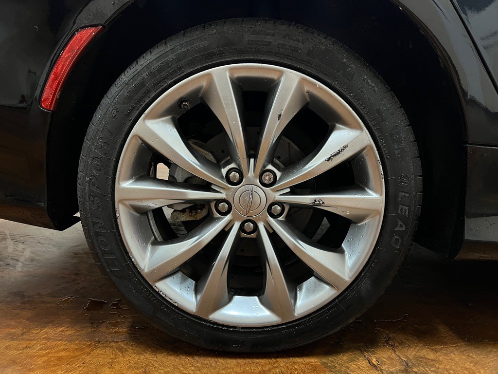 2016 Chrysler 200 Image 12