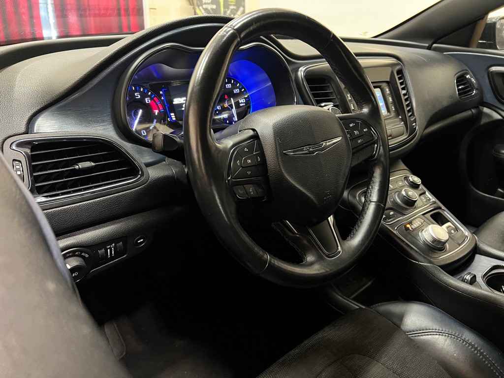 2016 Chrysler 200 Image 13