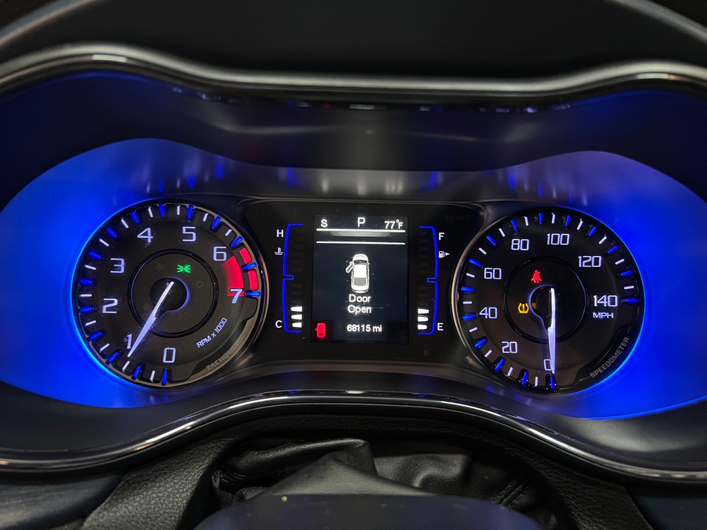 2016 Chrysler 200 Image 16