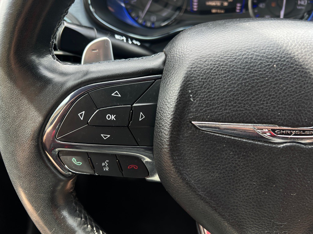 2016 Chrysler 200 Image 17