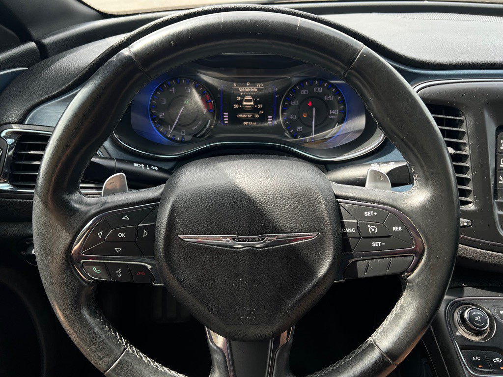 2016 Chrysler 200 Image 18