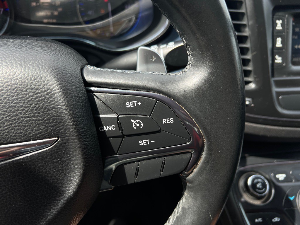 2016 Chrysler 200 Image 19