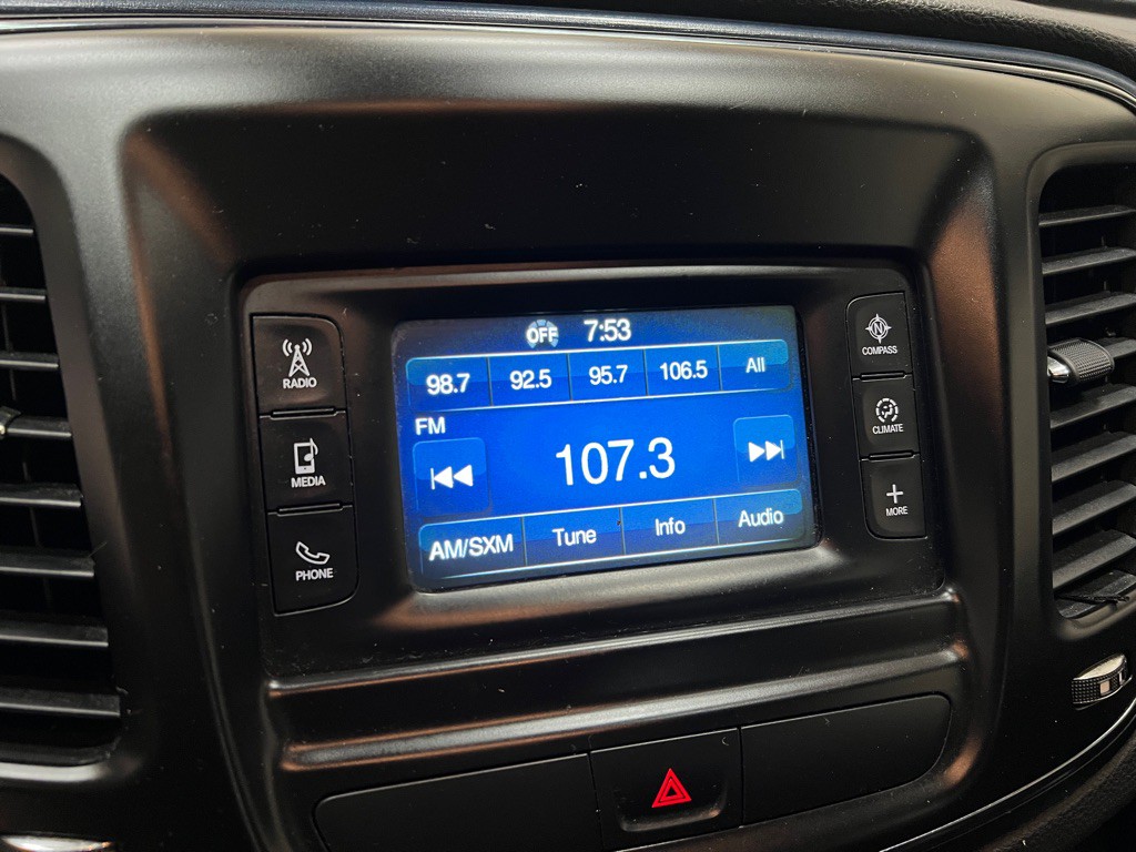 2016 Chrysler 200 Image 23