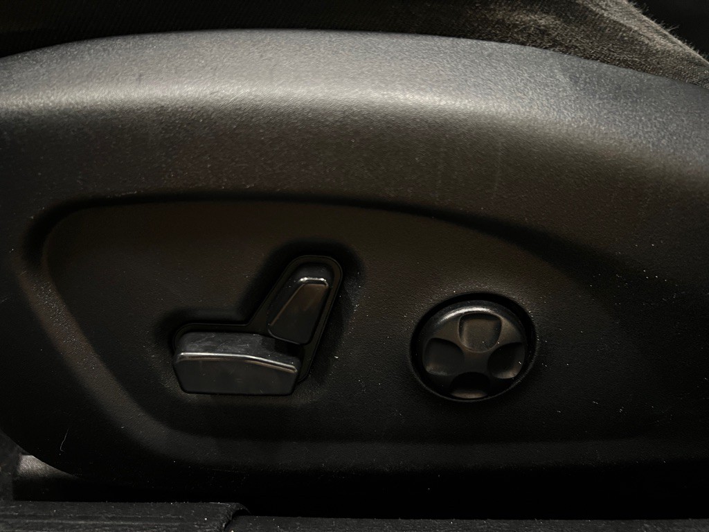 2016 Chrysler 200 Image 27