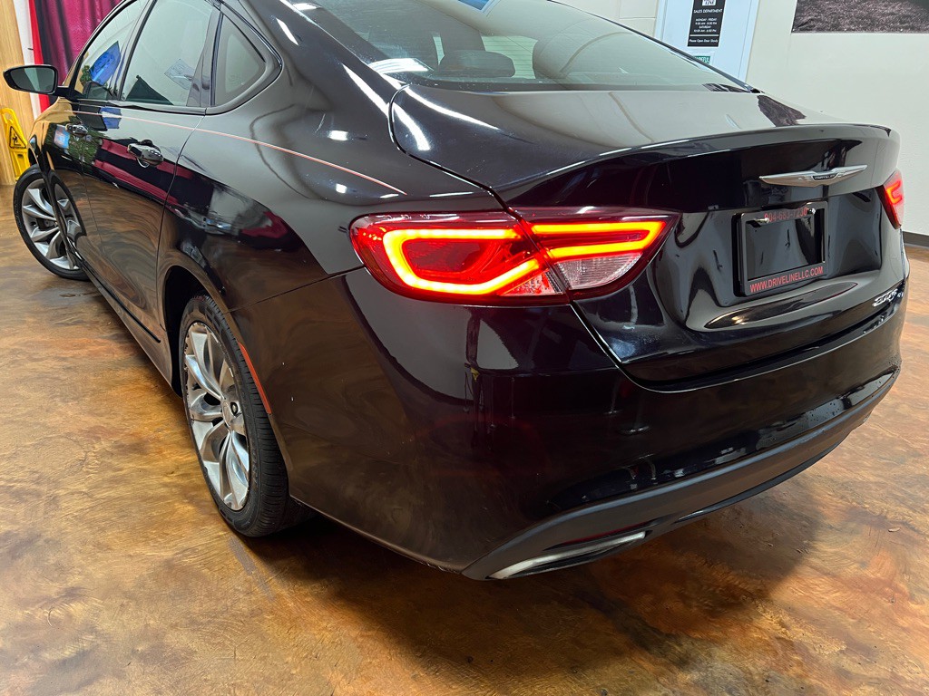2016 Chrysler 200 Image 38