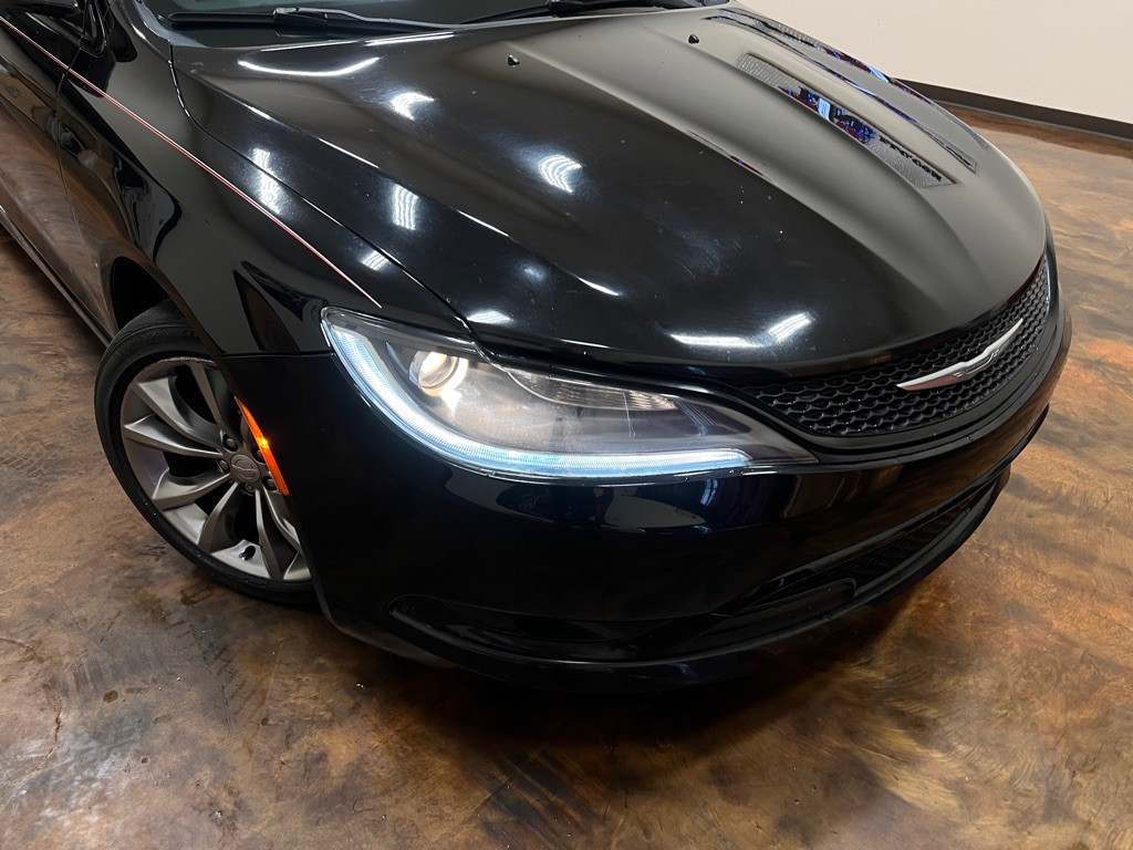 2016 Chrysler 200 Image 43