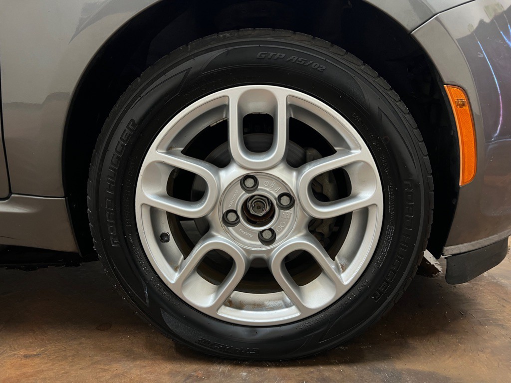 2013 FIAT 500 Image 11