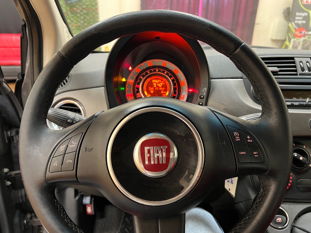 2013 FIAT 500 Image 17