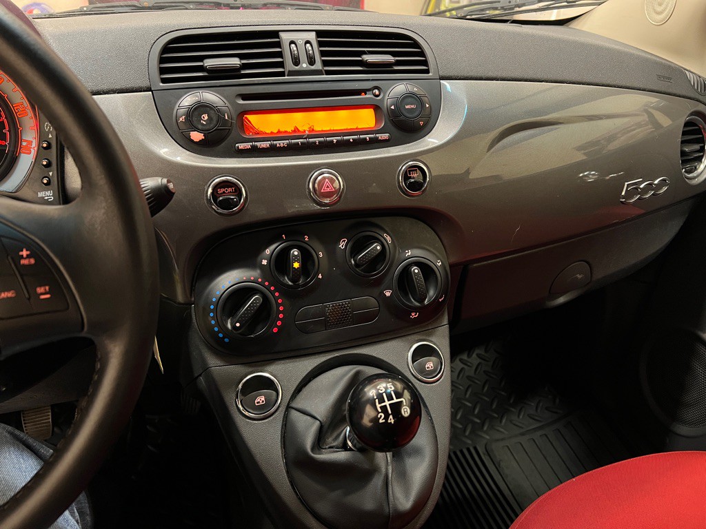2013 FIAT 500 Image 21