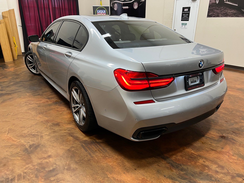 2016 BMW 7 Series Image 2