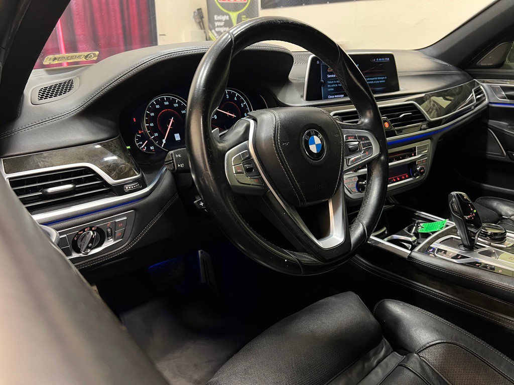 2016 BMW 7 Series Image 13