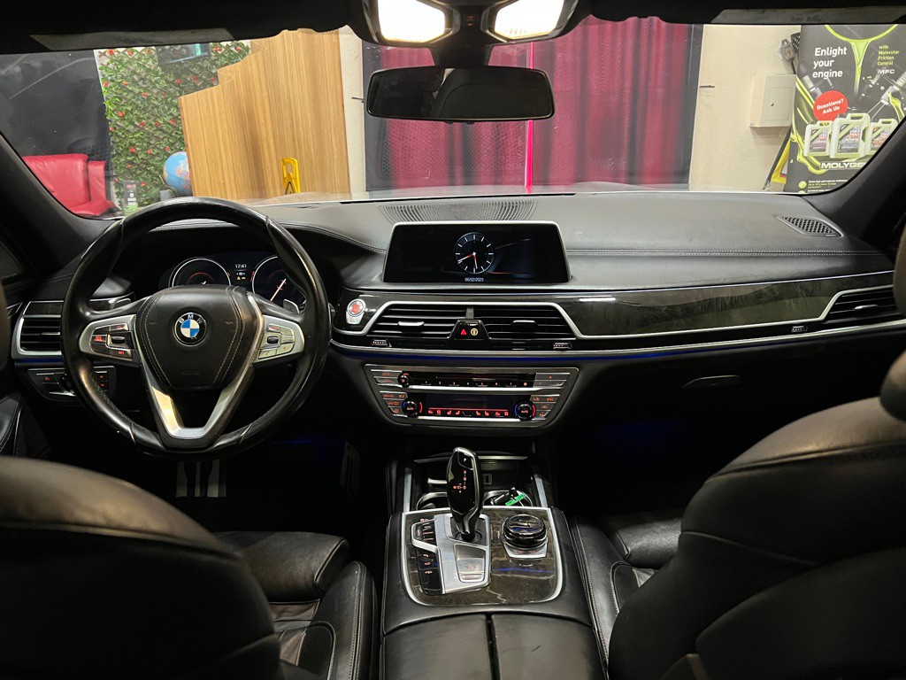 2016 BMW 7 Series Image 14