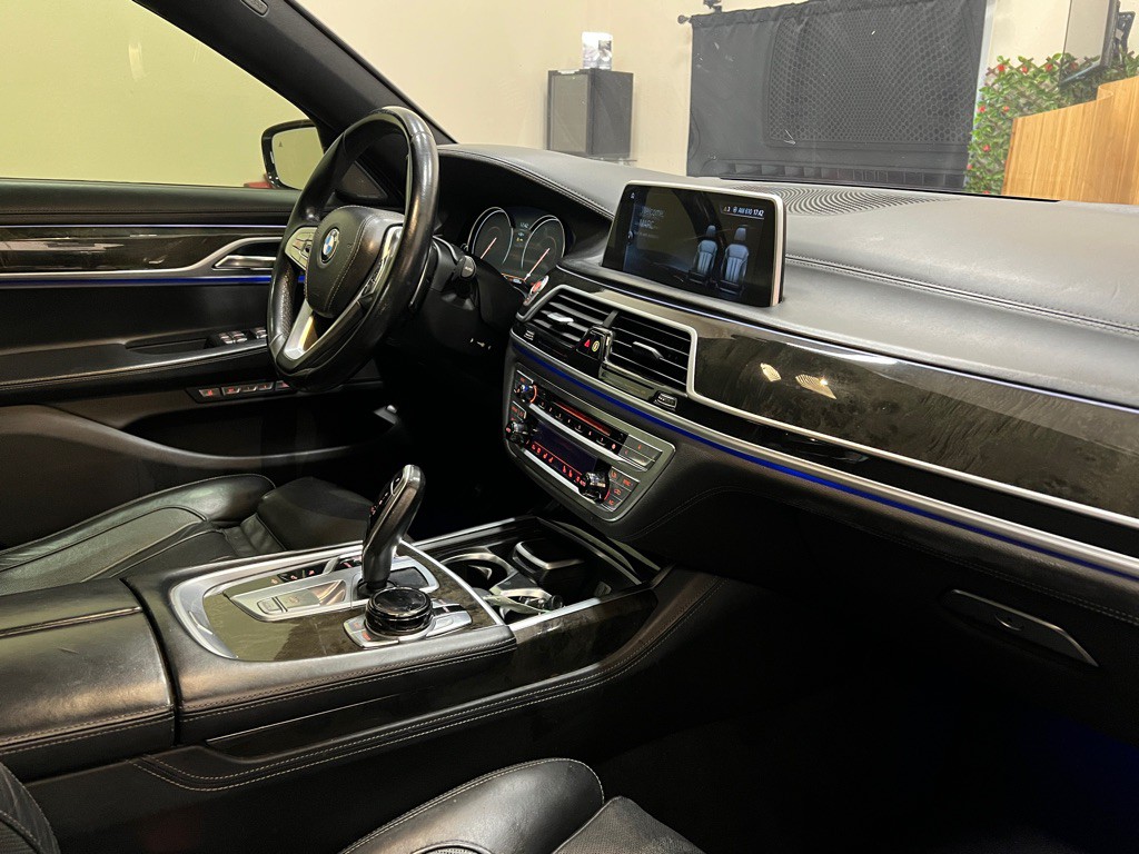 2016 BMW 7 Series Image 15