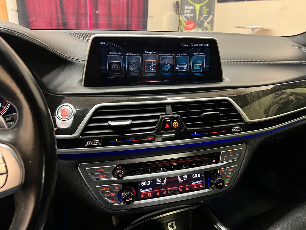 2016 BMW 7 Series Image 23