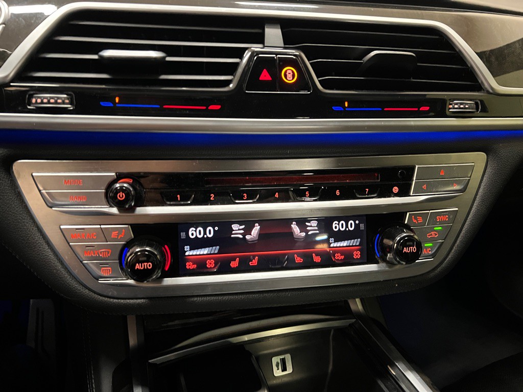 2016 BMW 7 Series Image 26