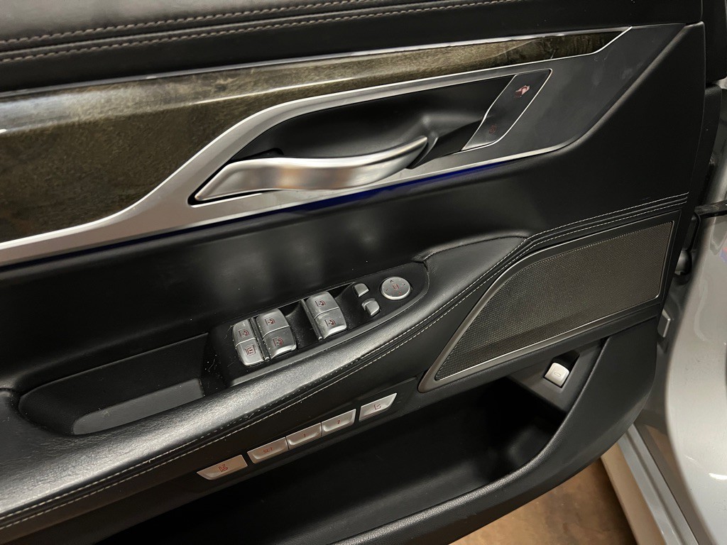 2016 BMW 7 Series Image 29