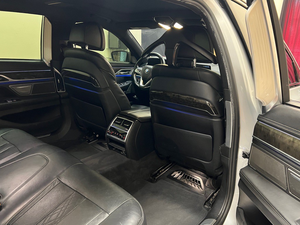 2016 BMW 7 Series Image 34