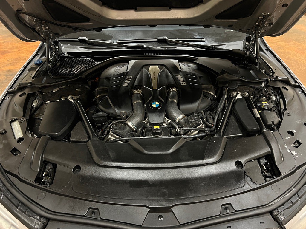 2016 BMW 7 Series Image 39
