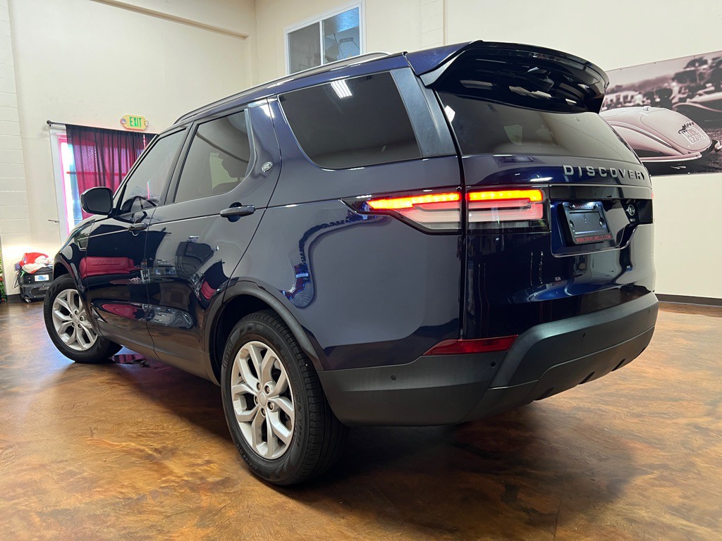 2018 Land Rover Discovery Image 2