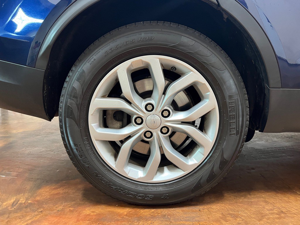 2018 Land Rover Discovery Image 11