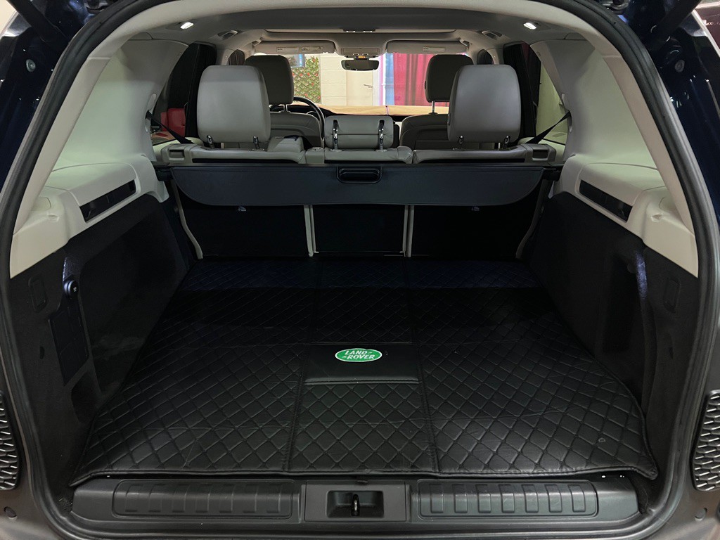 2018 Land Rover Discovery Image 13