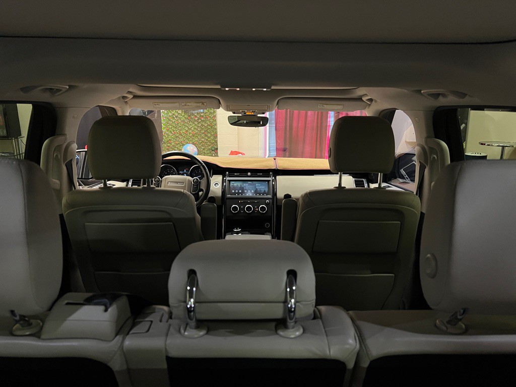 2018 Land Rover Discovery Image 14
