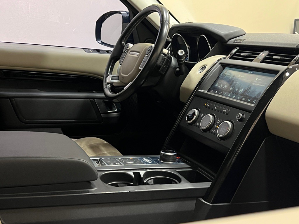 2018 Land Rover Discovery Image 19