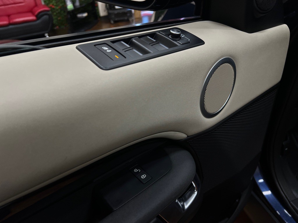 2018 Land Rover Discovery Image 20