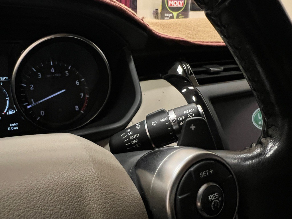 2018 Land Rover Discovery Image 24
