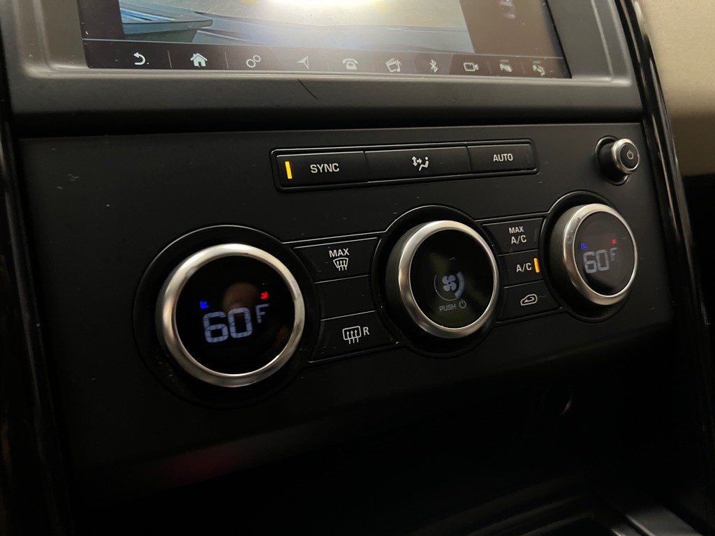 2018 Land Rover Discovery Image 29