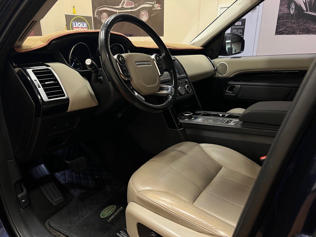 2018 Land Rover Discovery Image 30