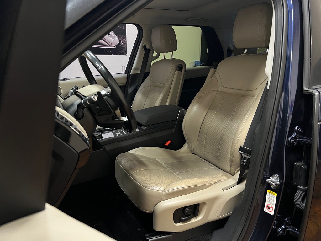 2018 Land Rover Discovery Image 31