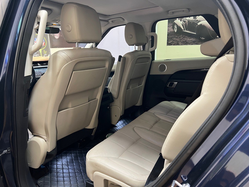 2018 Land Rover Discovery Image 33