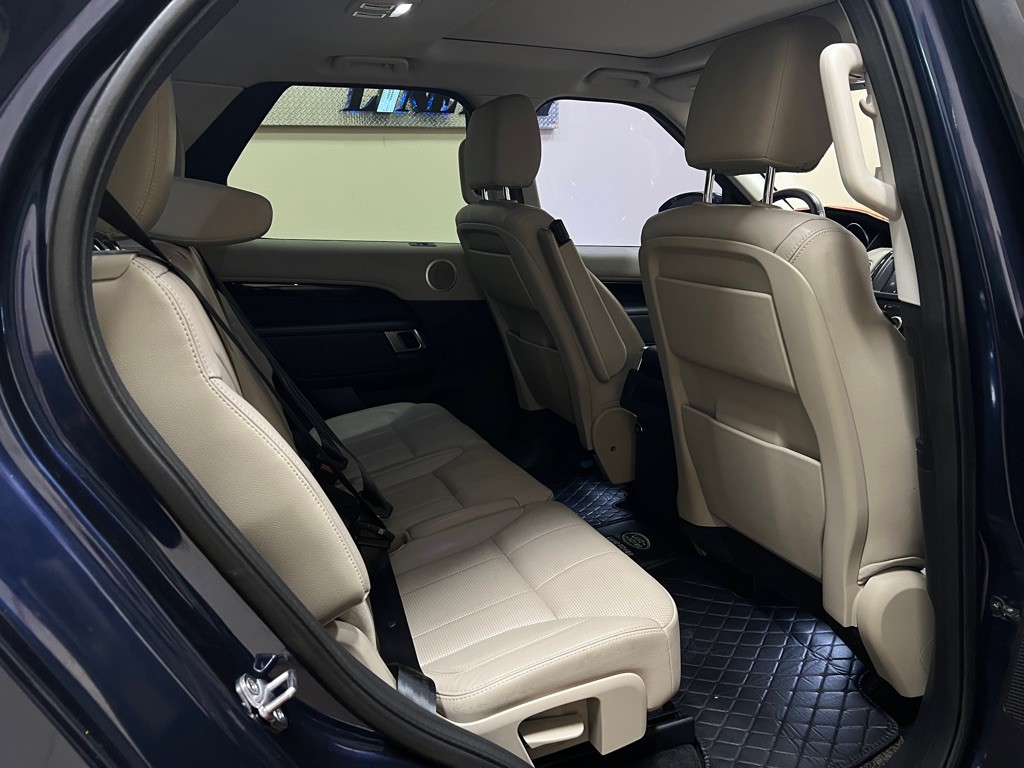 2018 Land Rover Discovery Image 36