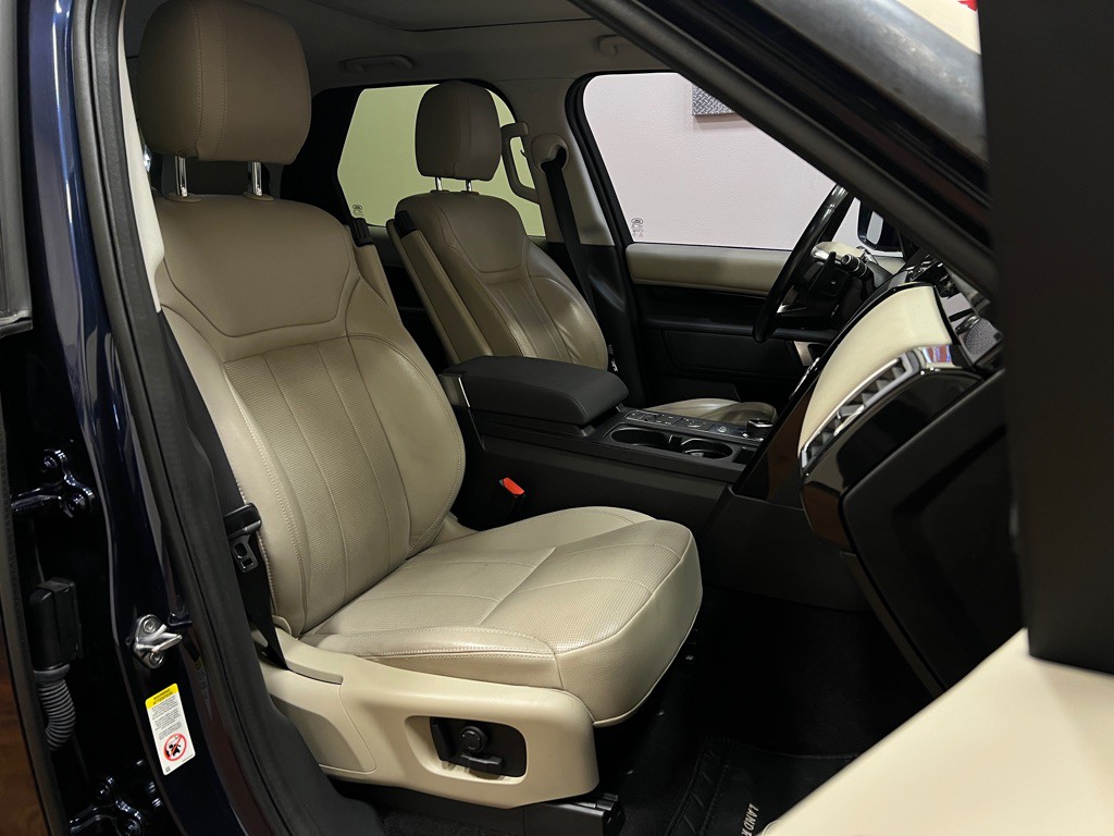 2018 Land Rover Discovery Image 37
