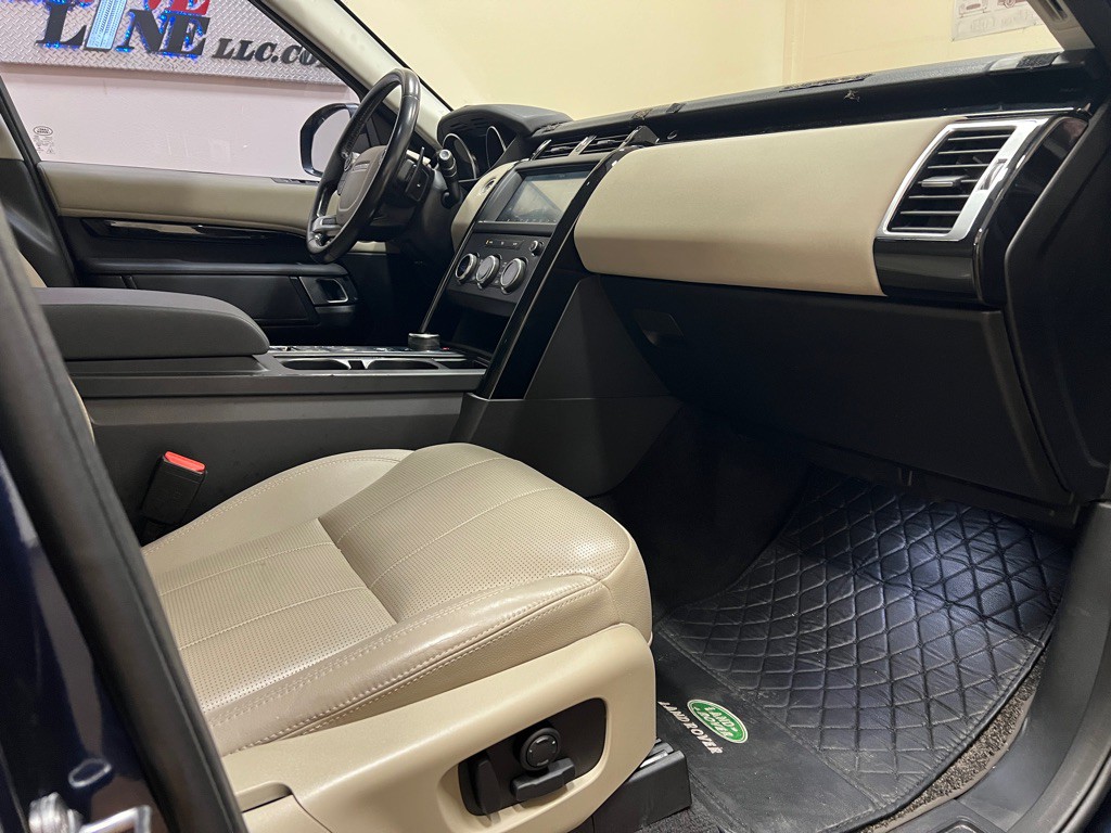 2018 Land Rover Discovery Image 38