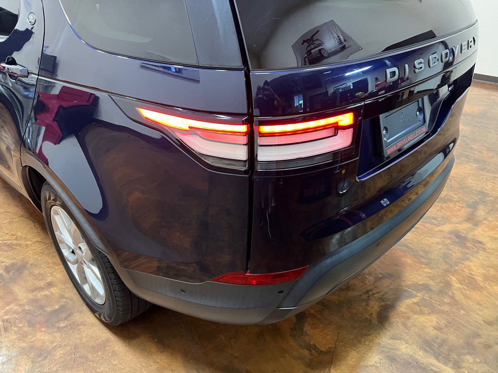 2018 Land Rover Discovery Image 44