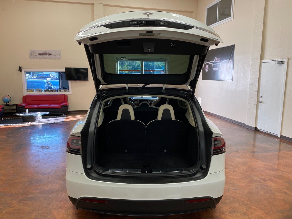 2018 Tesla Model X Image 13