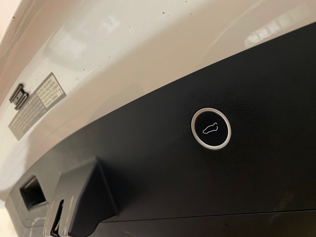 2018 Tesla Model X Image 17