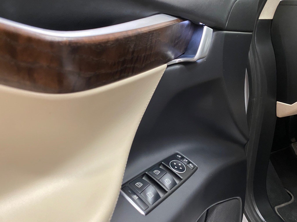 2018 Tesla Model X Image 27