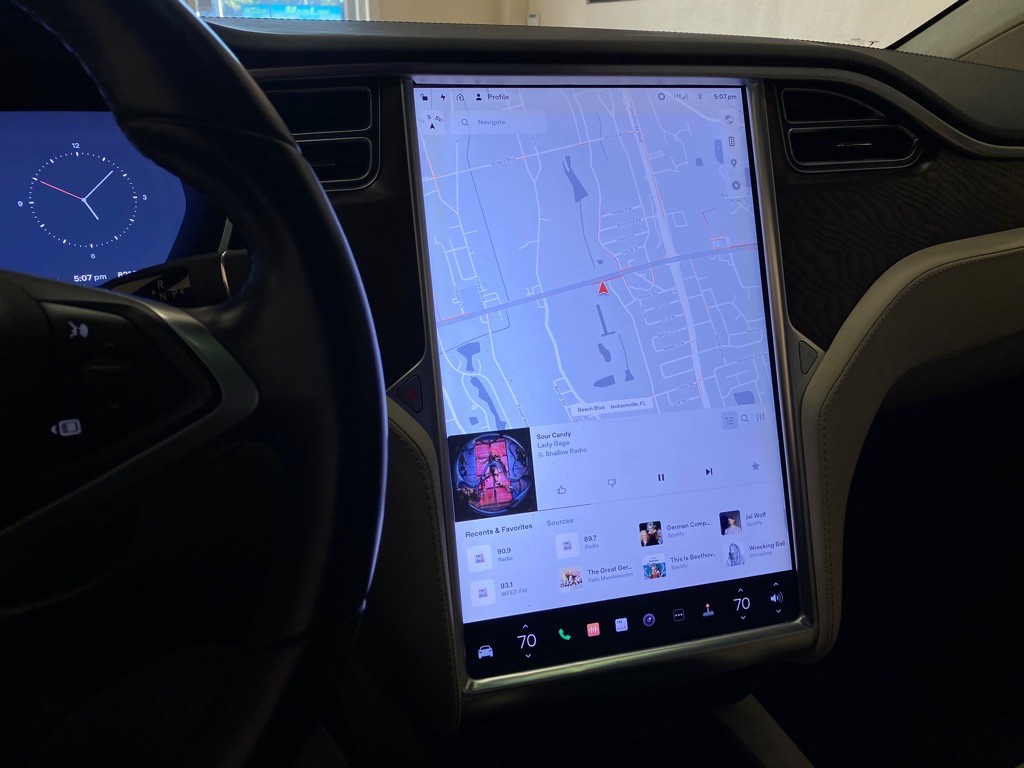 2018 Tesla Model X Image 30