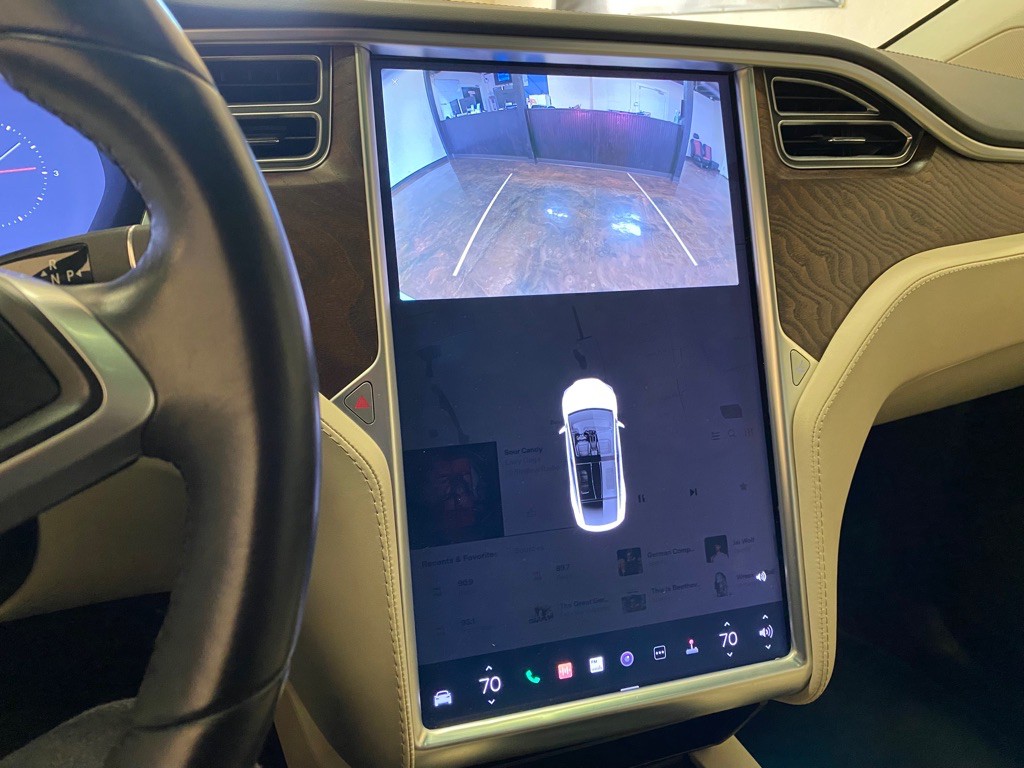 2018 Tesla Model X Image 34