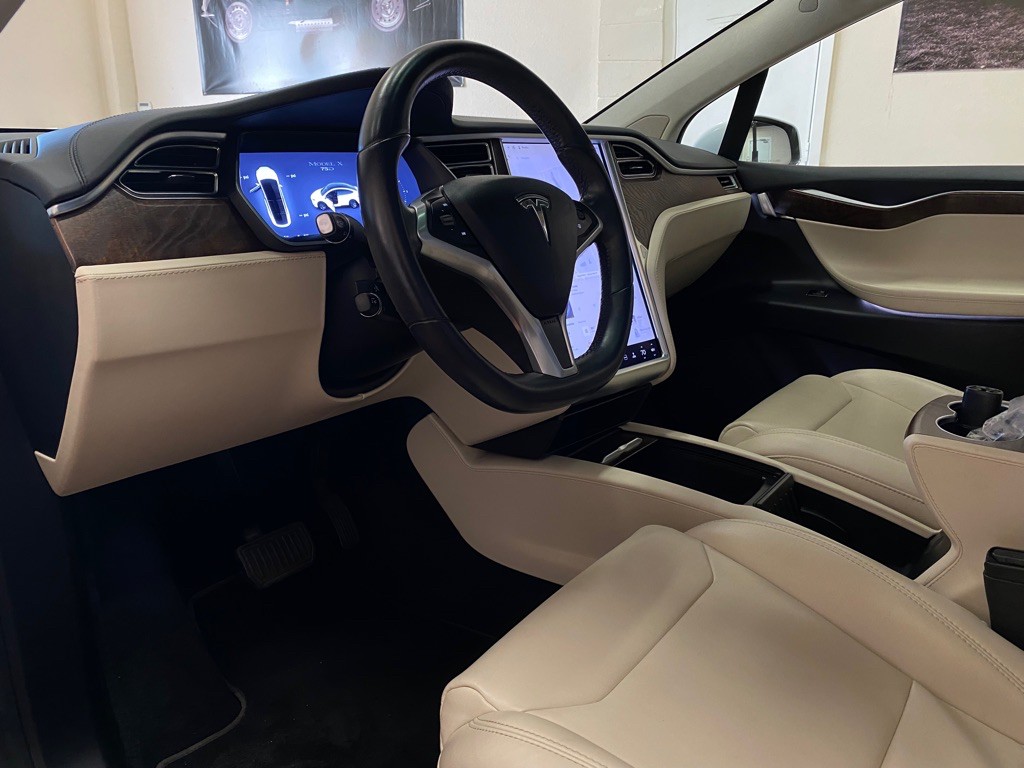 2018 Tesla Model X Image 35