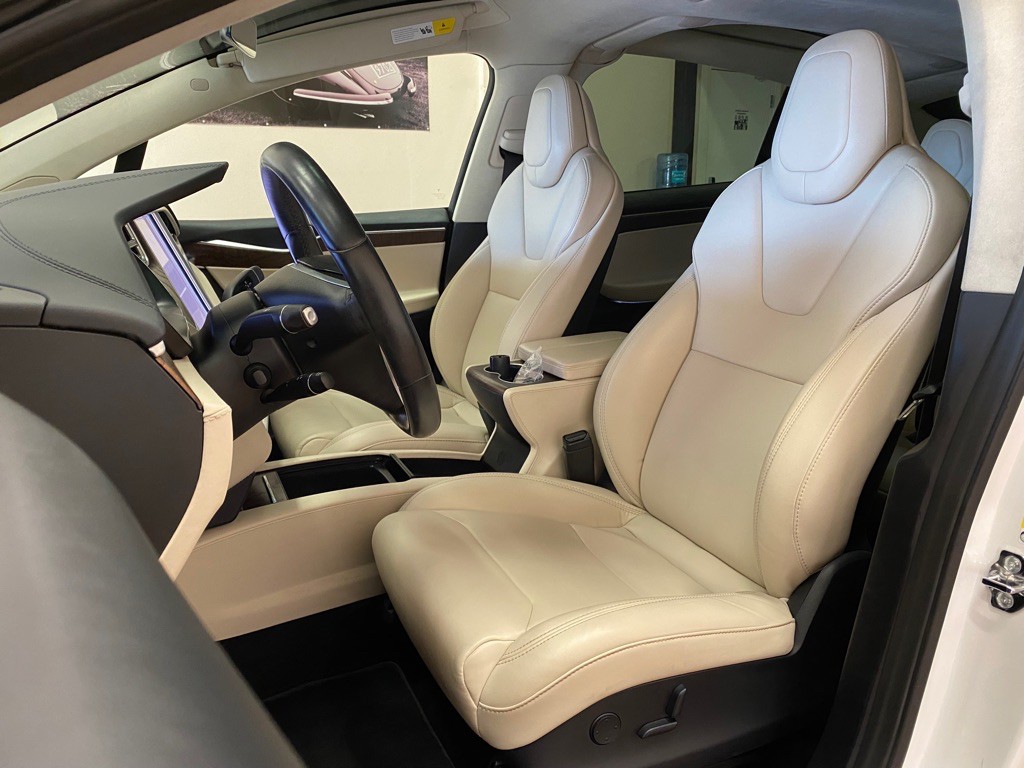 2018 Tesla Model X Image 37