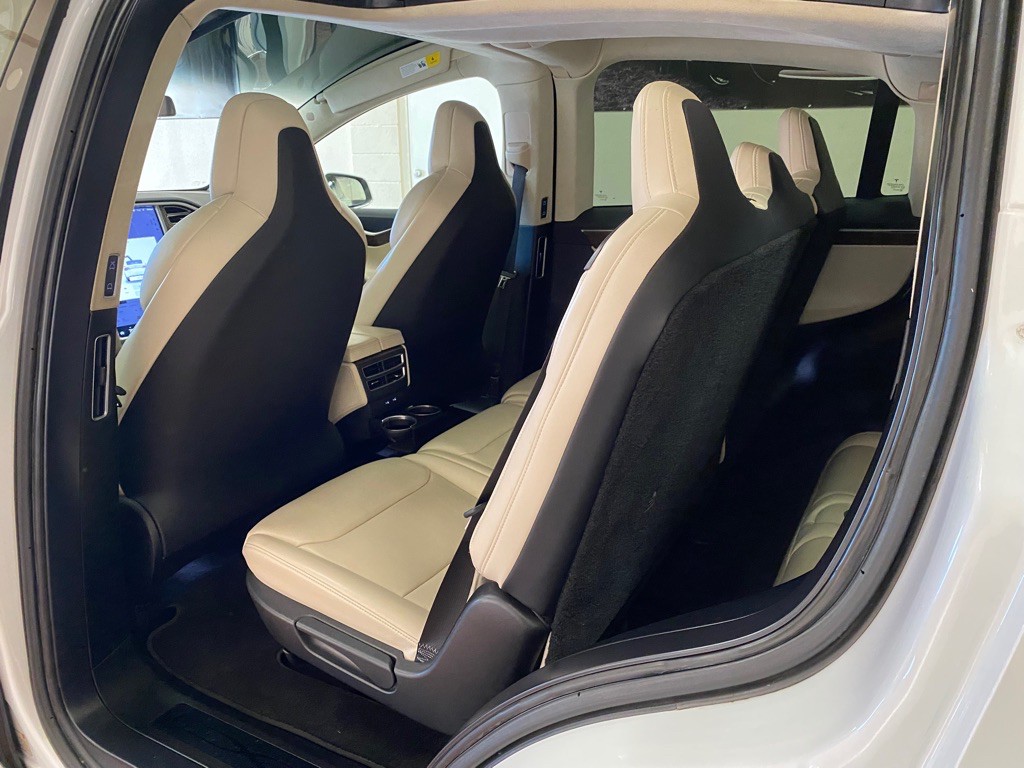 2018 Tesla Model X Image 38