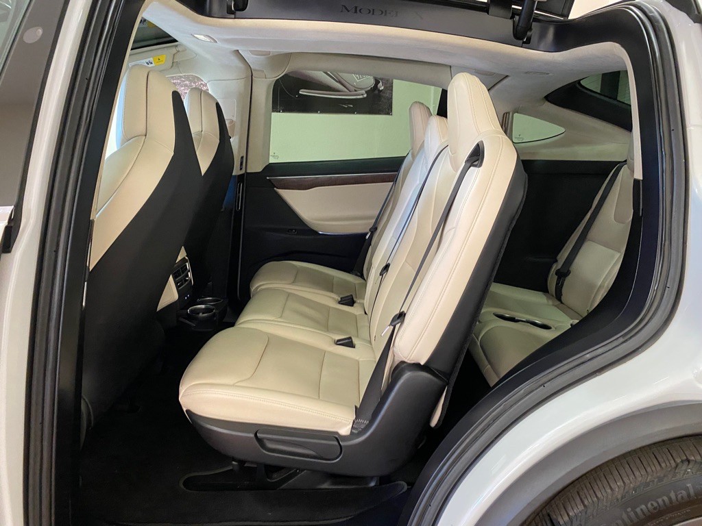 2018 Tesla Model X Image 39