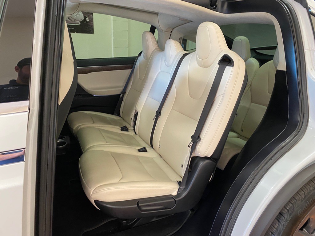 2018 Tesla Model X Image 40