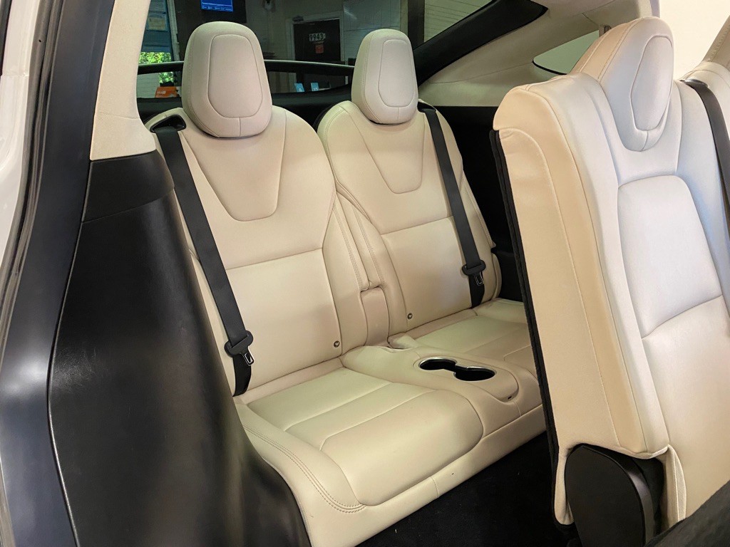 2018 Tesla Model X Image 42