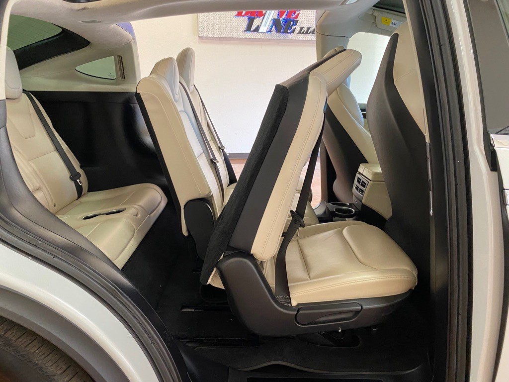 2018 Tesla Model X Image 44