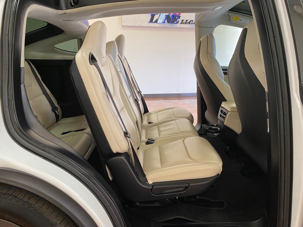 2018 Tesla Model X Image 45